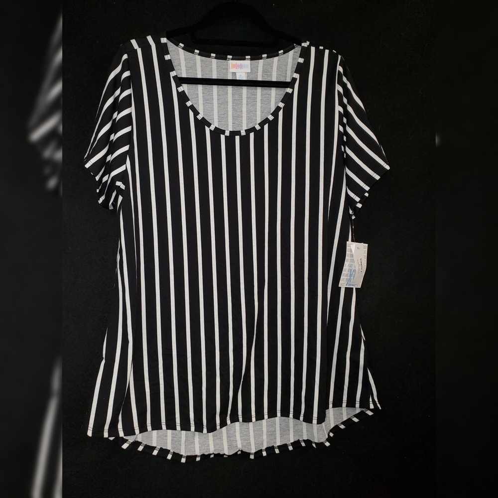 LuLaRoe Black and White Vertical Stripe Classic Tee XL